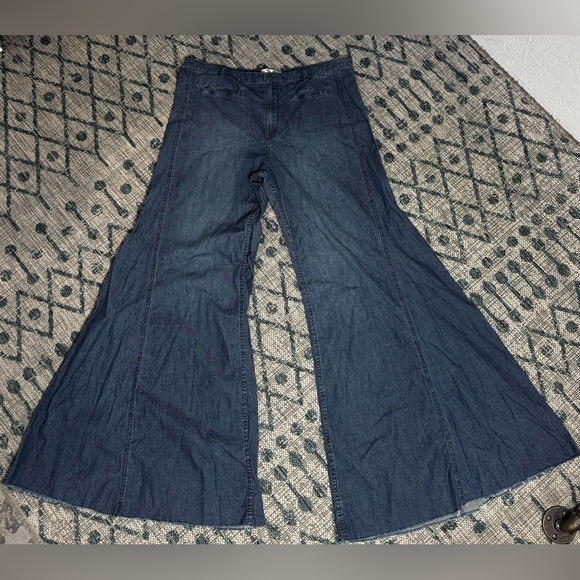 Free People Denim - We the Free Wide leg bell bottoms jeans